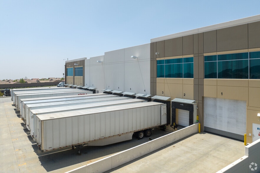 More Photos Of 17335 Glen Helen Pky, San Bernardino Distribution For Lease