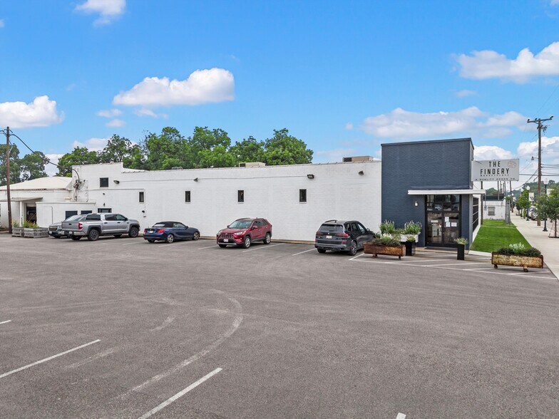 More Photos Of 910 Webster Ave, Waco Self Storage For Sale