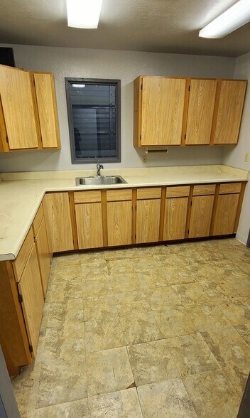 More Photos Of 96-1362 Waihona St, Pearl City Warehouse For Lease