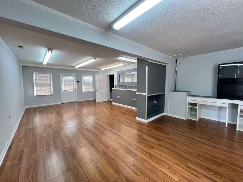 More Photos Of 4510-4522 Potter Rd, Matthews General Retail For Sale