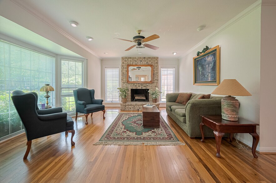 More Photos Of 826 Heights Blvd, Houston Office Residential For Sale