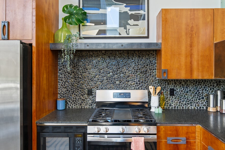 More Photos Of 755-757 Folger Ave, Berkeley Office For Sale