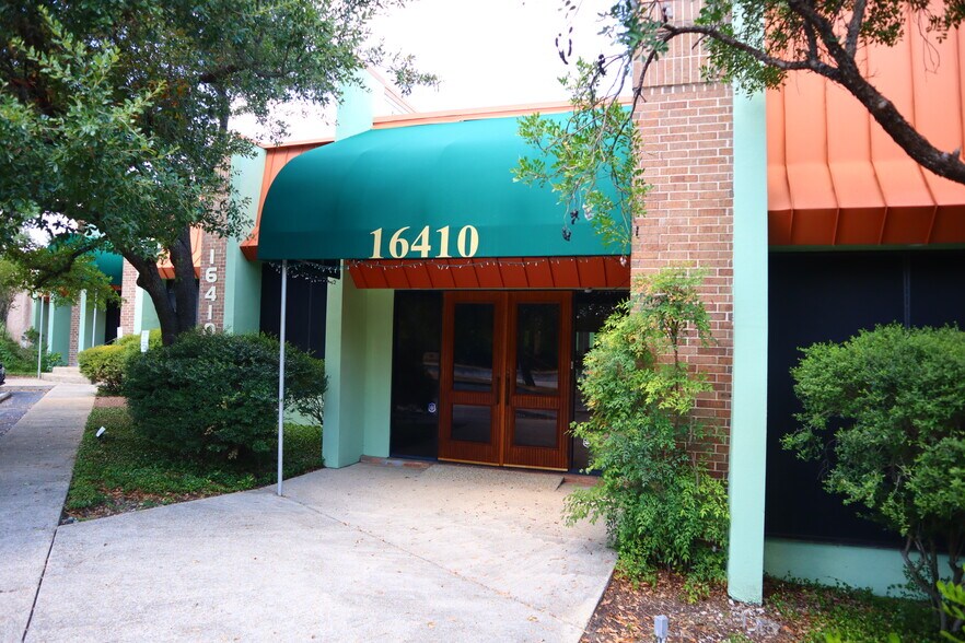 More Photos Of 16410 Blanco Rd, San Antonio Office For Sale