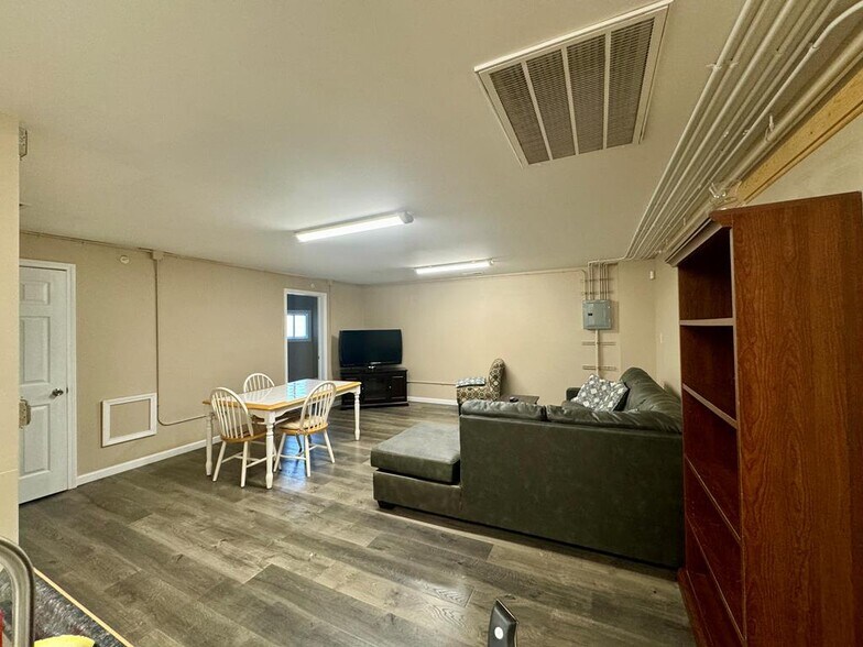 More Photos Of 715 N Kanawha St, Beckley Freestanding For Lease