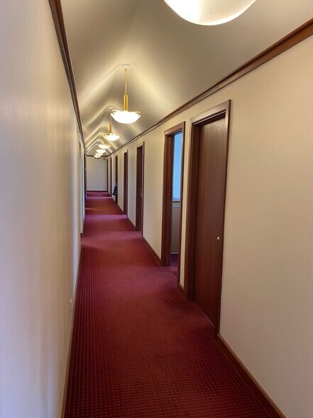 More Photos Of 541 Pierce St, Kingston Bank For Lease