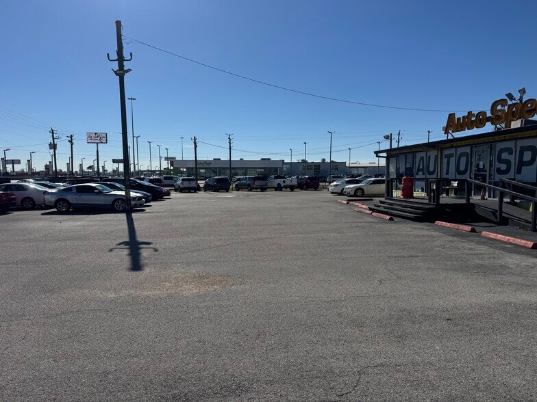 More Photos Of 8479 North Fwy, Houston Auto Repair For Lease