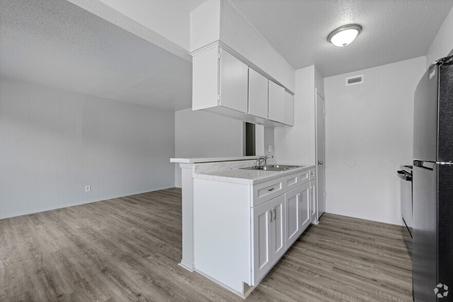 More Photos Of 717 S Green St, Longview Apartments For Sale