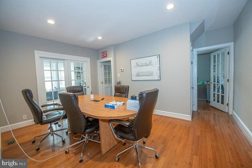 More Photos Of 116 E King St, Malvern Office For Lease