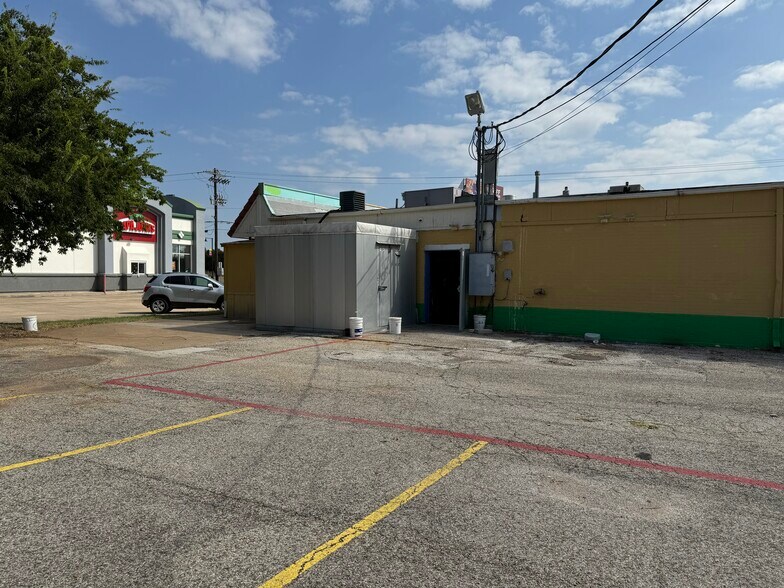More Photos Of 315 N Bell Blvd, Cedar Park Restaurant For Lease