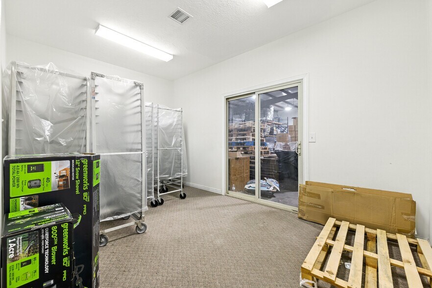 More Photos Of 376-384 Commerce Loop, Orem Manufacturing For Lease