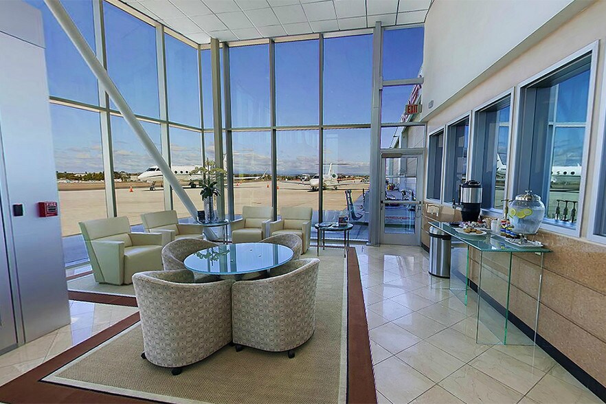 More Photos Of 2100 Palomar Airport Rd, Carlsbad Airplane Hangar For Sale