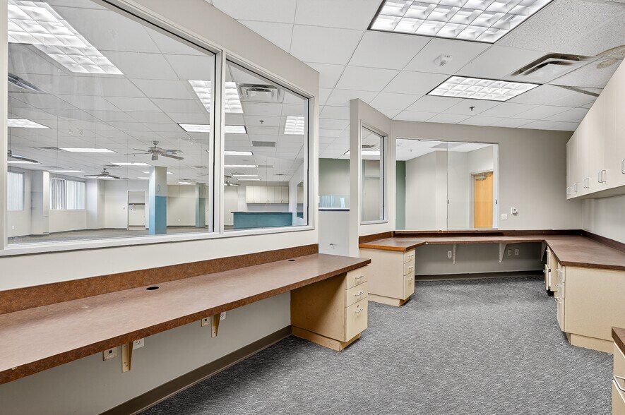 More Photos Of 2222 E Highland Ave, Phoenix Medical For Lease