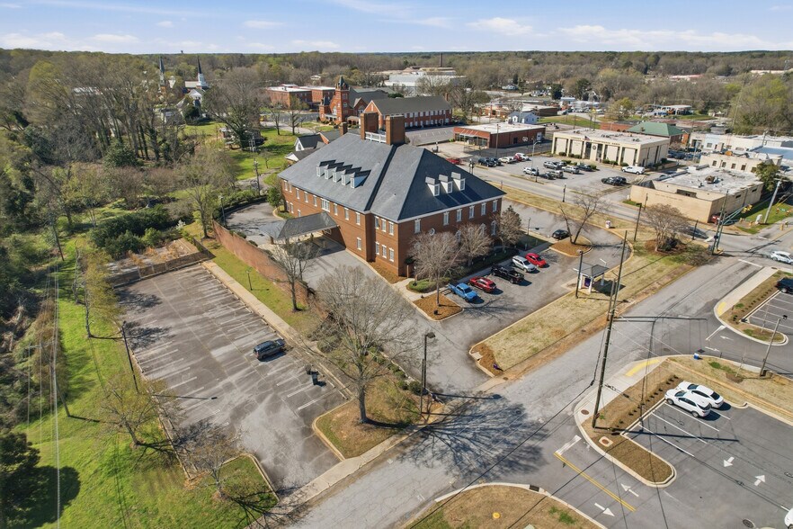 More Photos Of 201 W Main St, Laurens Medical For Lease