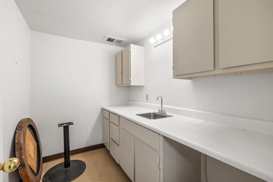 More Photos Of 73101 Highway 111, Palm Desert General Retail For Sale