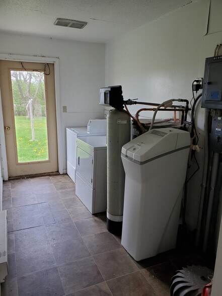 More Photos Of 204 3rd St SW, Rake Apartments For Sale