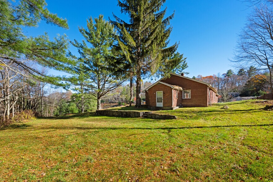 More Photos Of 986 Ransom St, Blowing Rock Land For Sale