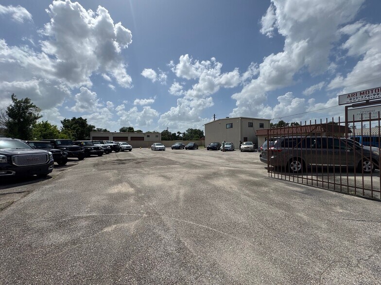More Photos Of 6825 N Shepherd Dr, Houston Auto Repair For Lease