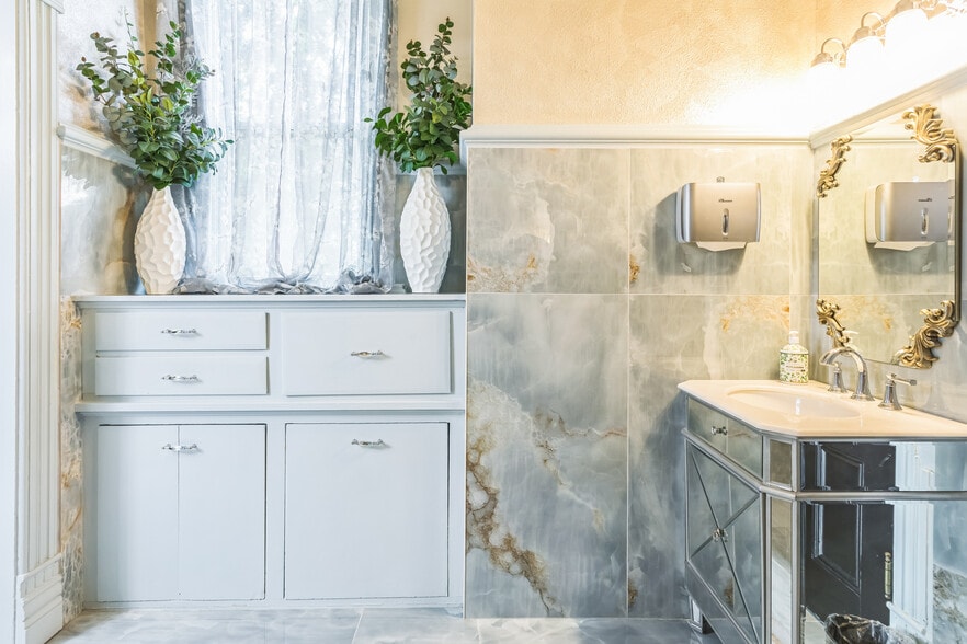 More Photos Of 100 W Main St, Boise Office Residential For Lease