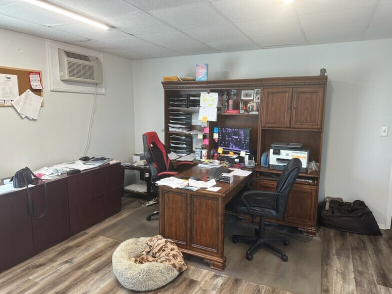 More Photos Of 901 S Woodrow Wilson St, Plant City Office For Sale