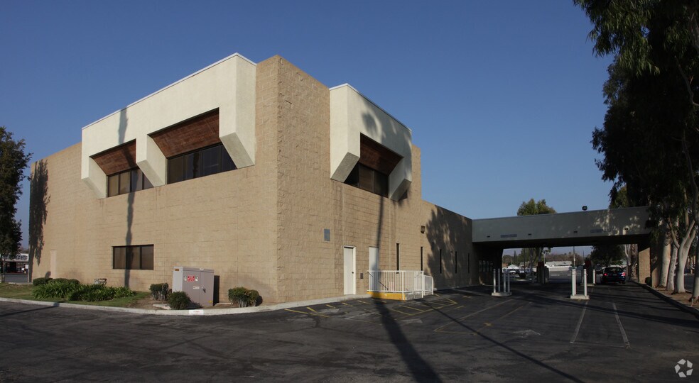 More Photos Of 5295 Arlington Ave, Riverside Bank For Lease