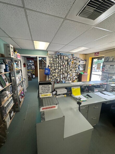 More Photos Of 17437 SE Kendall Ct, Portland Warehouse For Sale