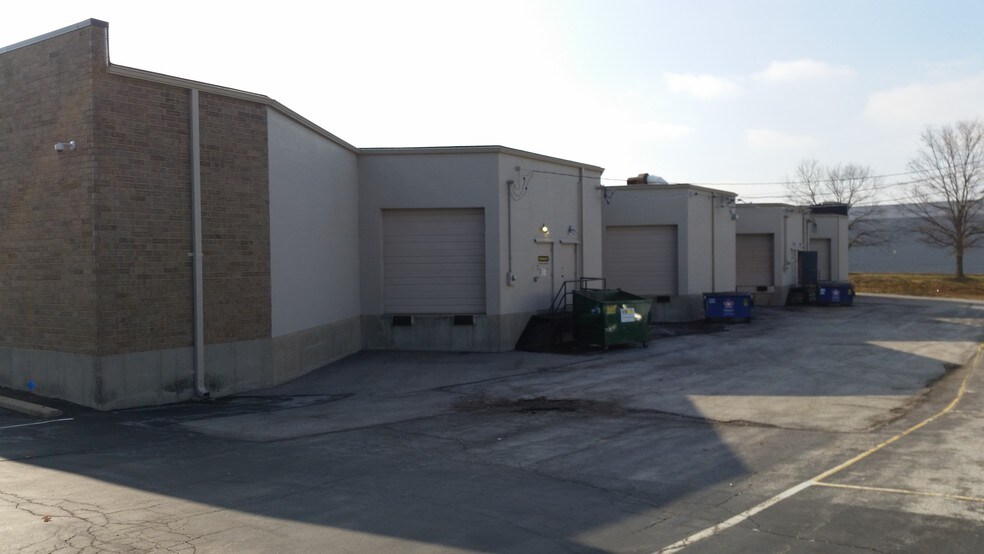 More Photos Of 11905-11923 Borman Dr, Maryland Heights Flex For Lease