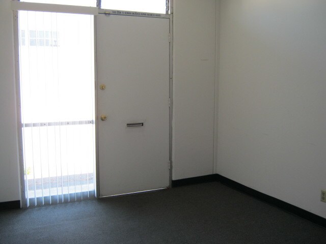 More Photos Of 2277-2295 1/2 S Grand Ave, Santa Ana Warehouse For Lease