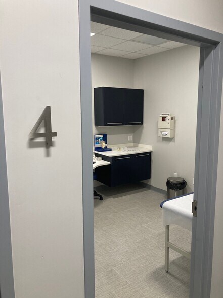 More Photos Of 6637 Gunn Hwy, Tampa Medical For Lease