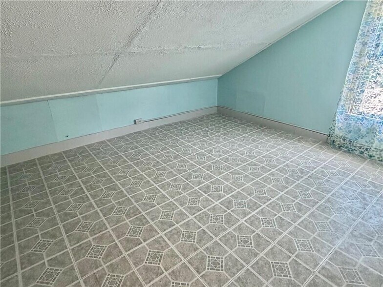 More Photos Of 35 Eaton Ave, Norwich Apartments For Sale