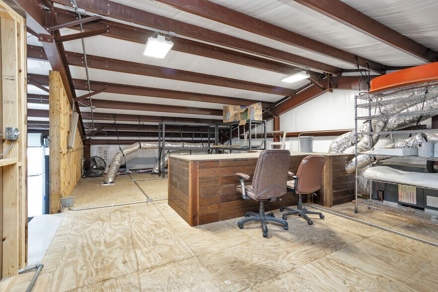 More Photos Of 1308 N Frazier St, Conroe Service For Sale