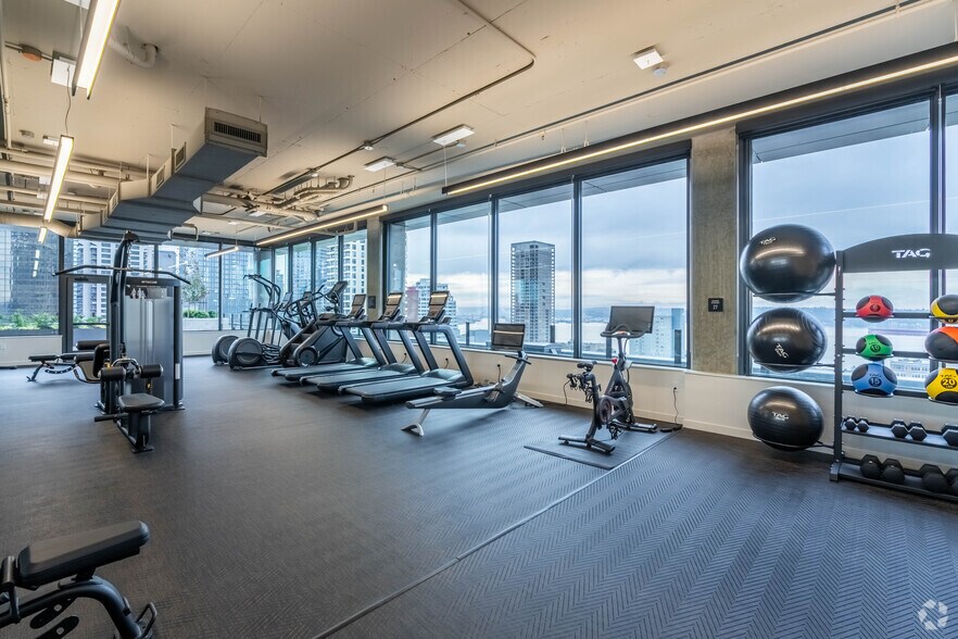 More Photos Of 2315 4th Ave, Seattle Multifamily For Sale