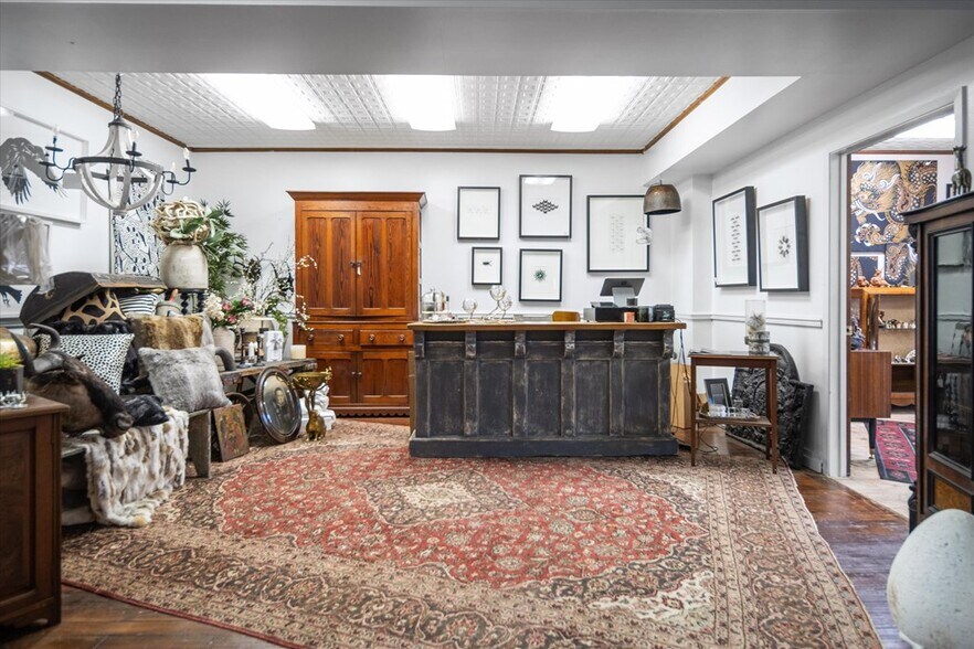 More Photos Of 117 E Lufkin Ave, Lufkin General Retail For Sale