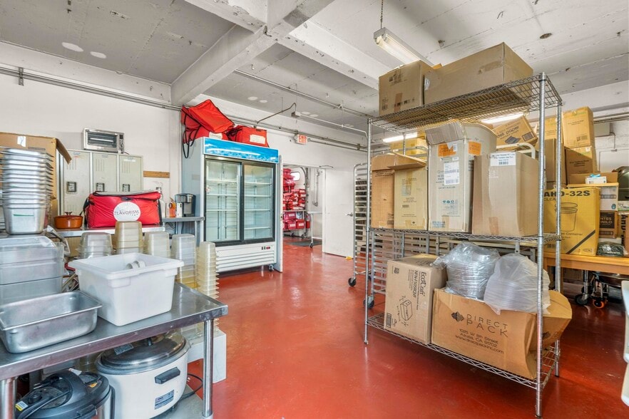 More Photos Of 207 Greenwich Ave, Stamford Showroom For Sale