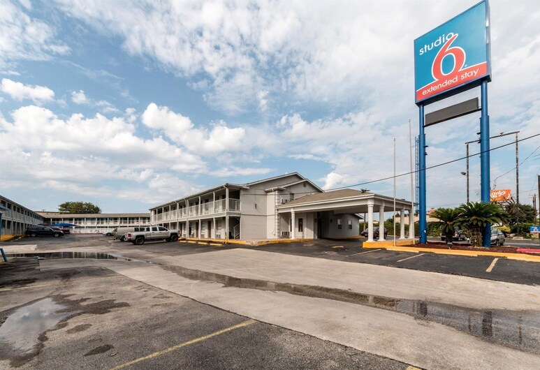 More Photos Of 5522 N Pan Am Expy, San Antonio Hotel For Sale