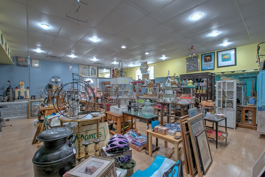 More Photos Of 220 S Ashland St, Cambridge Storefront Retail Office For Sale