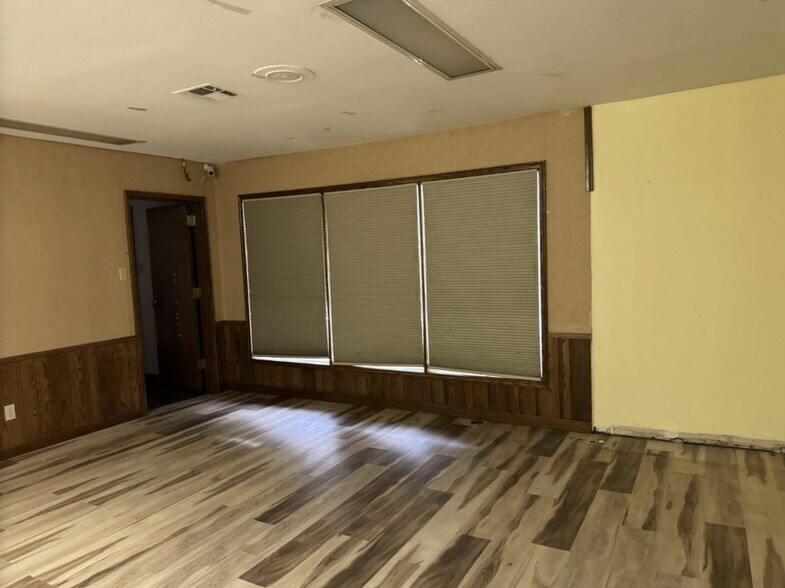 More Photos Of 2124 N 25th St, Waco Medical For Sale