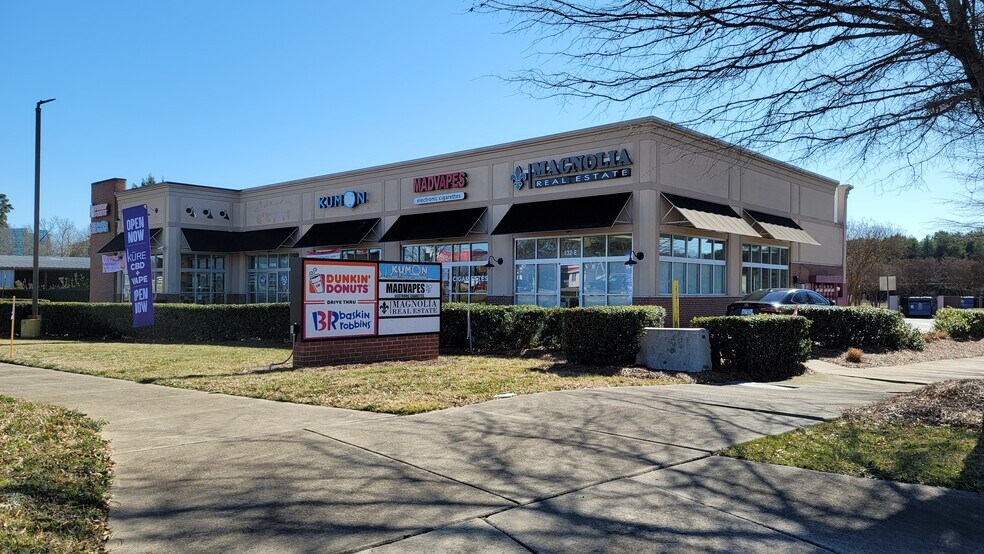 More Photos Of 842 Williamson Rd, Mooresville Unknown For Lease