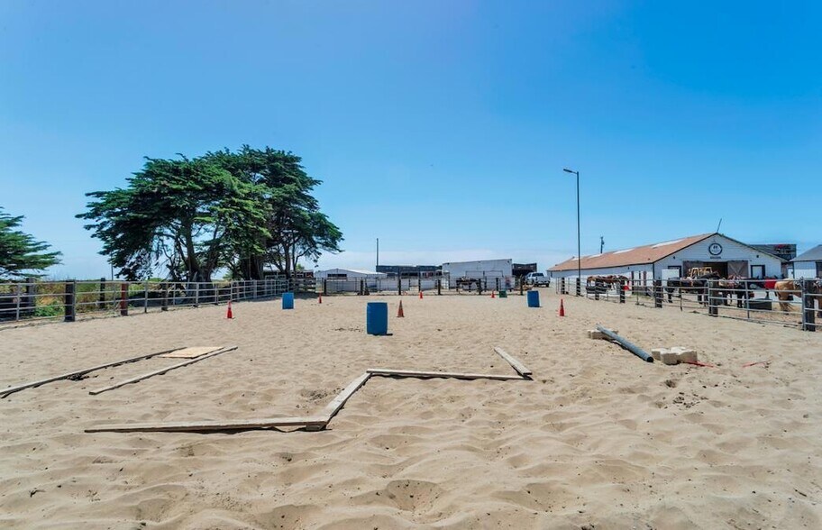 More Photos Of 2152 Olympic Way, Daly City Horse Stables For Sale