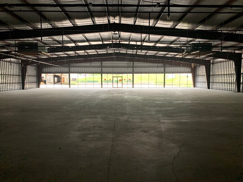 More Photos Of 5457 W Davis St, Conroe Unknown For Lease