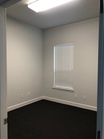 More Photos Of 660 S Bagdad Rd, Leander Loft Creative Space For Sale