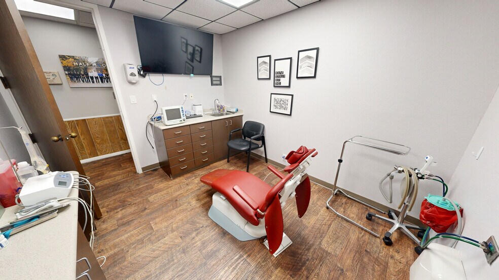 More Photos Of 2025 N Green Acres Rd, Fayetteville Medical For Sale