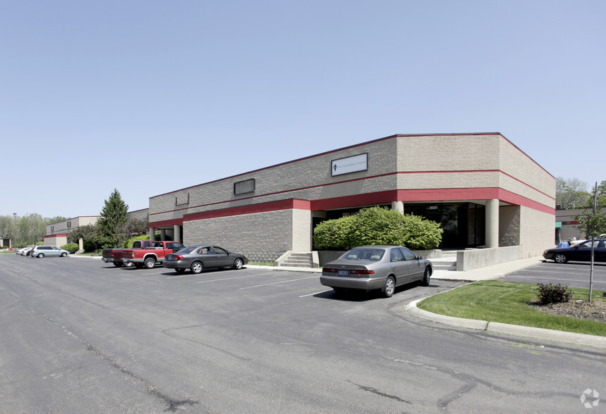 Primary Photo Of 3681-3699 Corporate Dr, Columbus Showroom For Lease