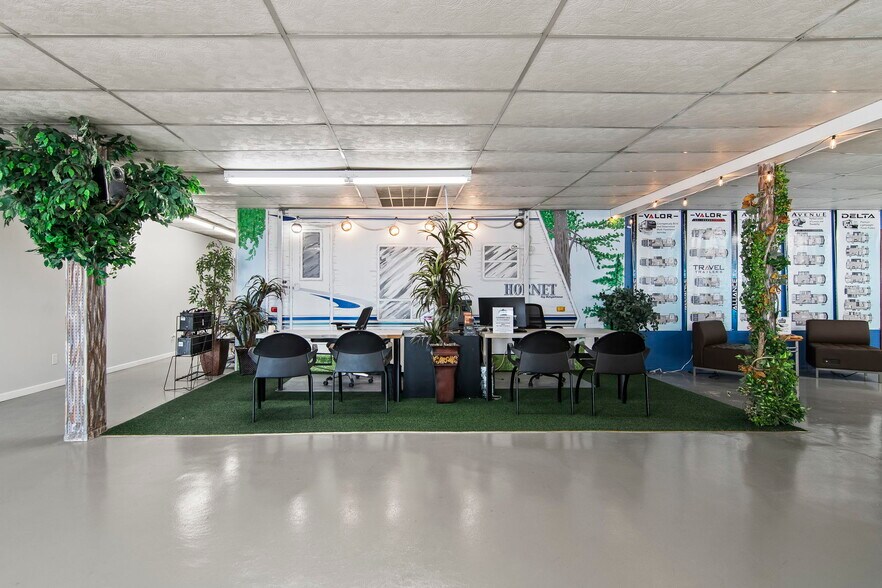 More Photos Of 1117 N Old Route 66, Litchfield General Retail For Sale