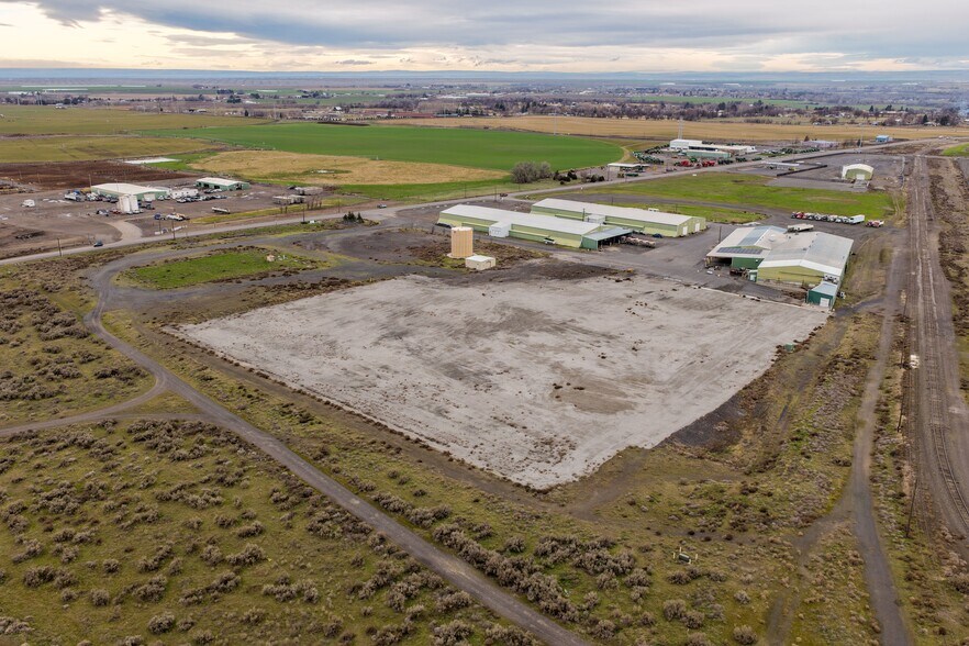 Primary Photo Of 78035 Highway 207, Hermiston Land For Sale