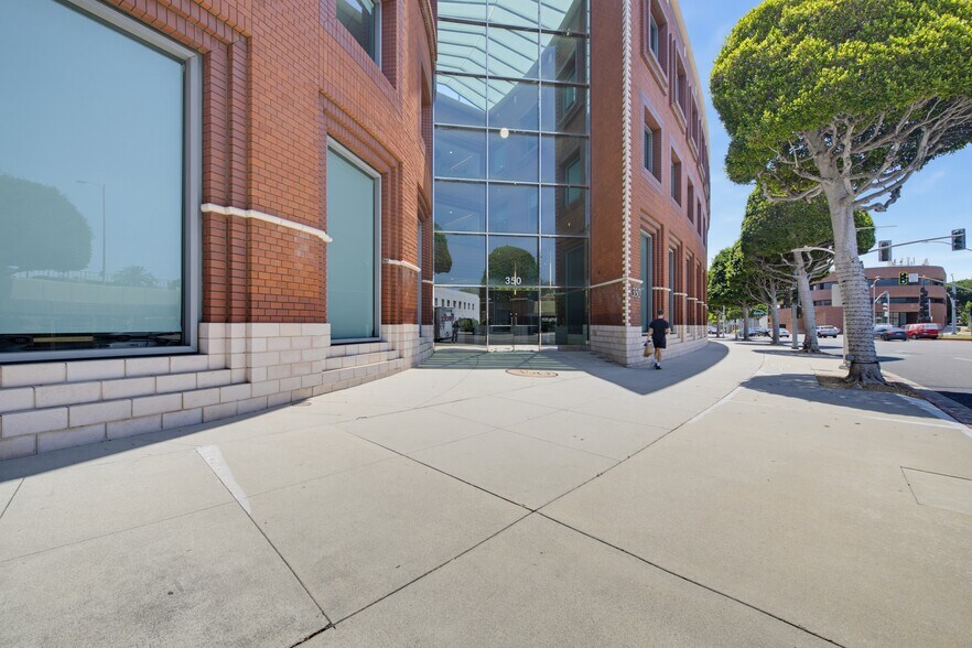 More Photos Of 350 S Beverly Dr, Beverly Hills Office For Lease