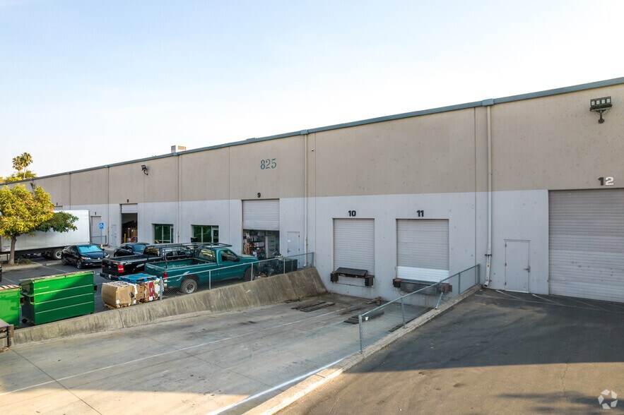 More Photos Of 879 F St, West Sacramento Warehouse For Lease