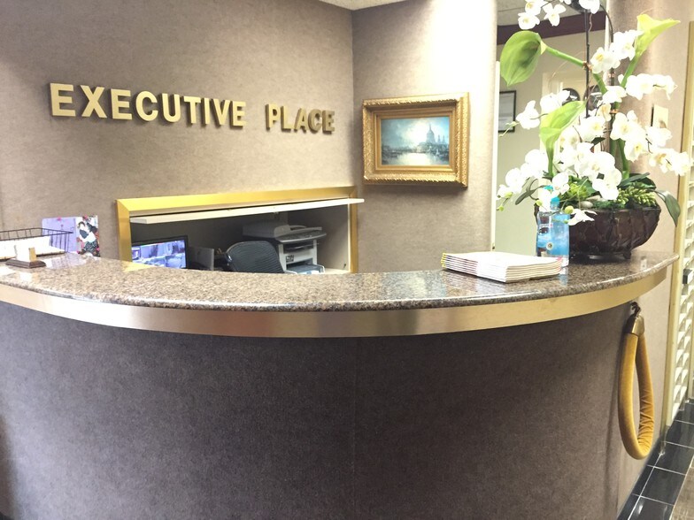 More Photos Of 2455 Hollywood Blvd, Hollywood Office For Lease