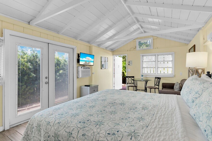 More Photos Of 243 61st St, Marathon Hotel For Sale