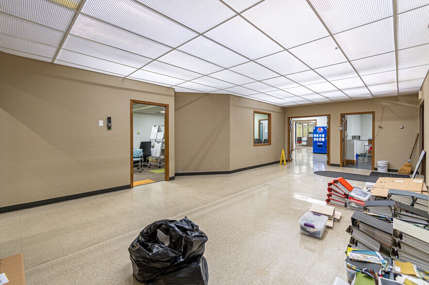More Photos Of 218 2nd St, Coralville Flex For Sale