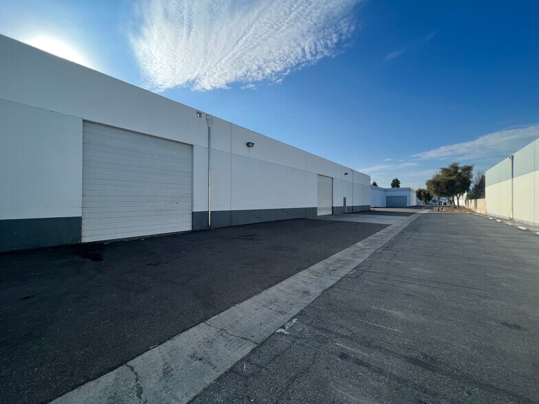 More Photos Of 16808-16818 Marquardt Ave, Cerritos Warehouse For Lease
